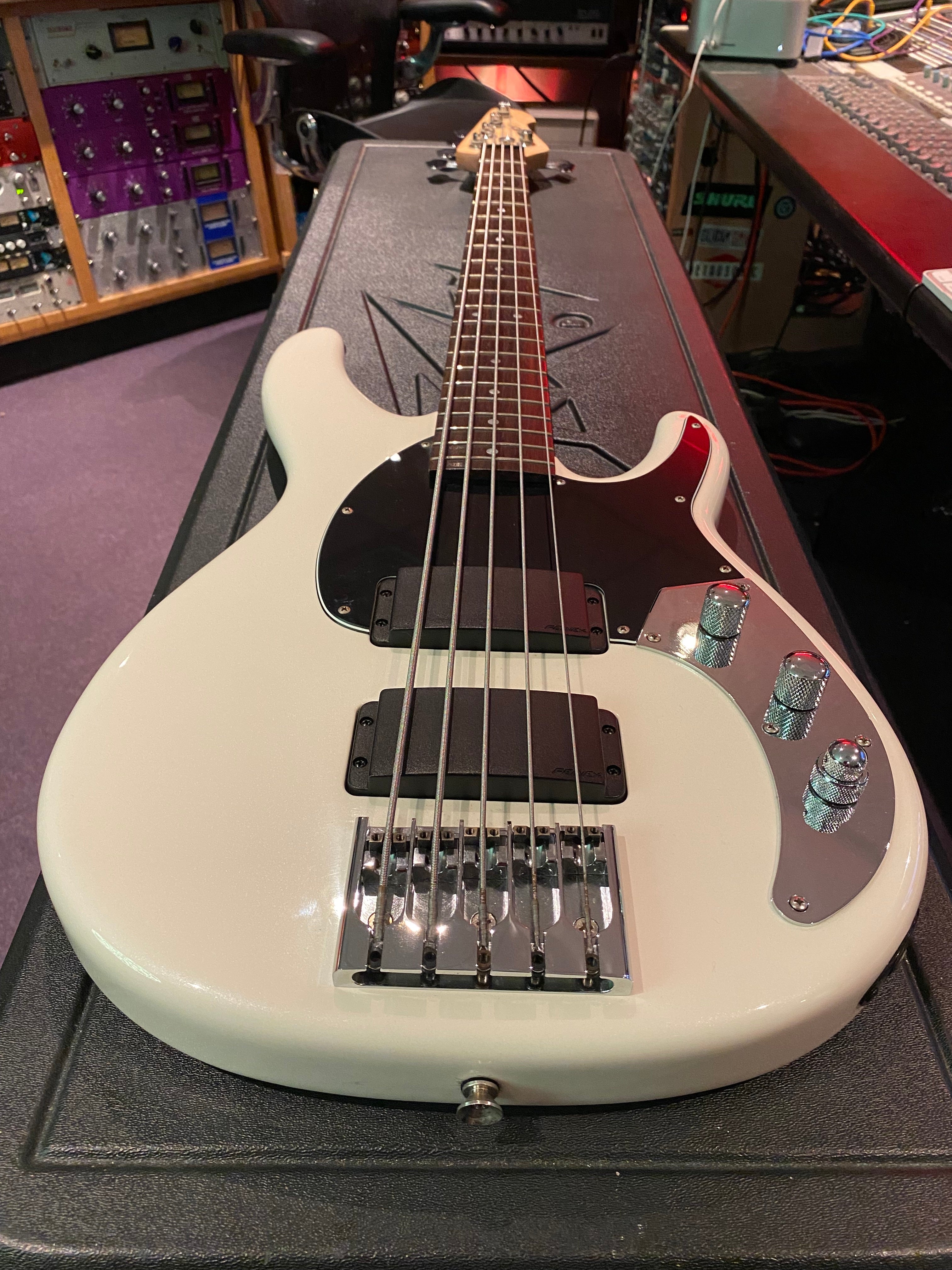 Peavey Forum 5 String USA American HH Bass Guitar Olympic White Rosewo