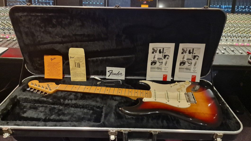 1990 Fender American Standard Stratocaster Sunburst RARE N9 Serial USA Case Queen MINT!