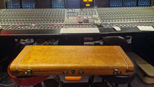 Load image into Gallery viewer, Fender Deluxe 6 Stringmaster Vintage Lap Steel Six String Electric Guitar with suitcase
