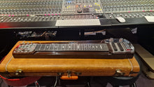 Load image into Gallery viewer, Fender Deluxe 6 Stringmaster Vintage Lap Steel Six String Electric Guitar with suitcase
