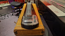 Load image into Gallery viewer, Fender Deluxe 6 Stringmaster Vintage Lap Steel Six String Electric Guitar with suitcase
