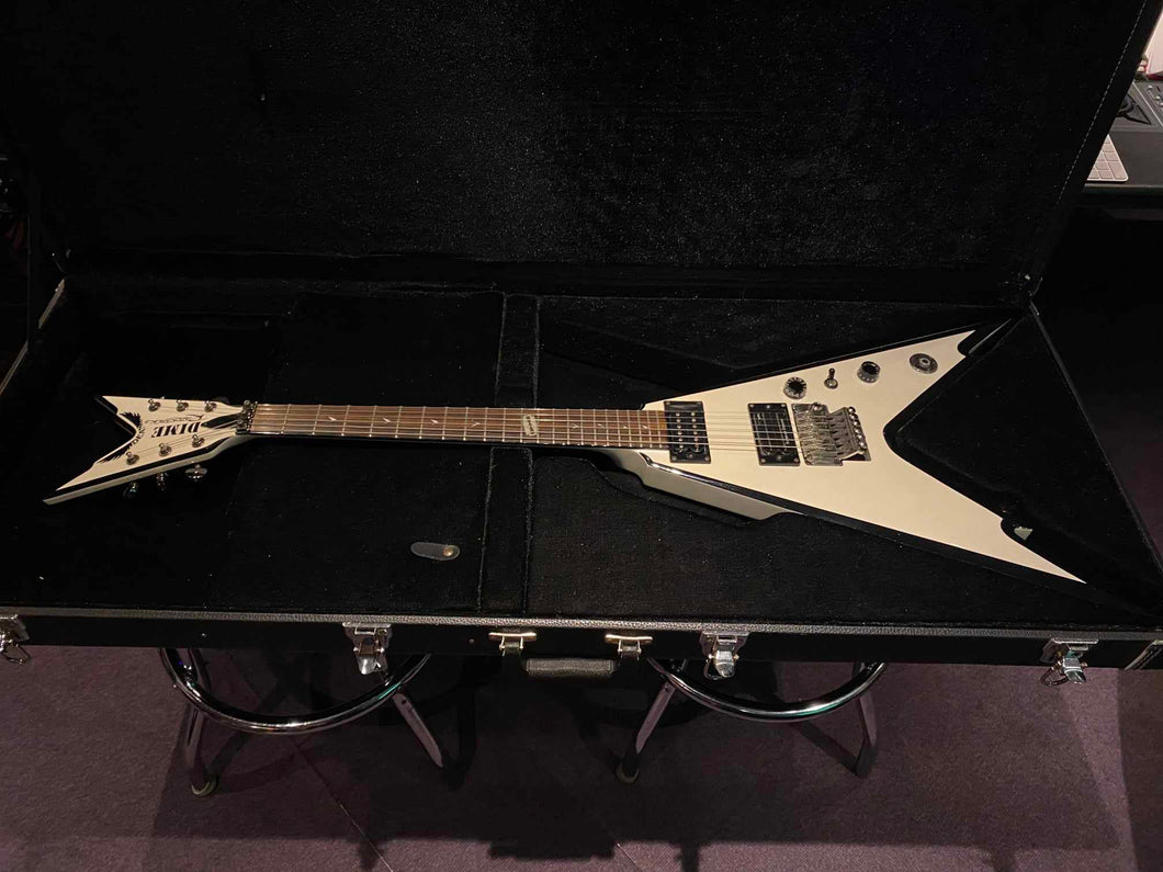 Dean Dime Razorback V Dimebag Darrell Black Bevels Pantera Signature Flying V Guitar