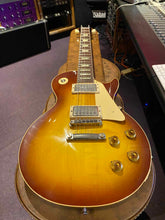 Load image into Gallery viewer, GIBSON 1958 Les Paul Standard Custom Shop&#39;58 Guitar VOS Royal Tea Burst BRAND NEW
