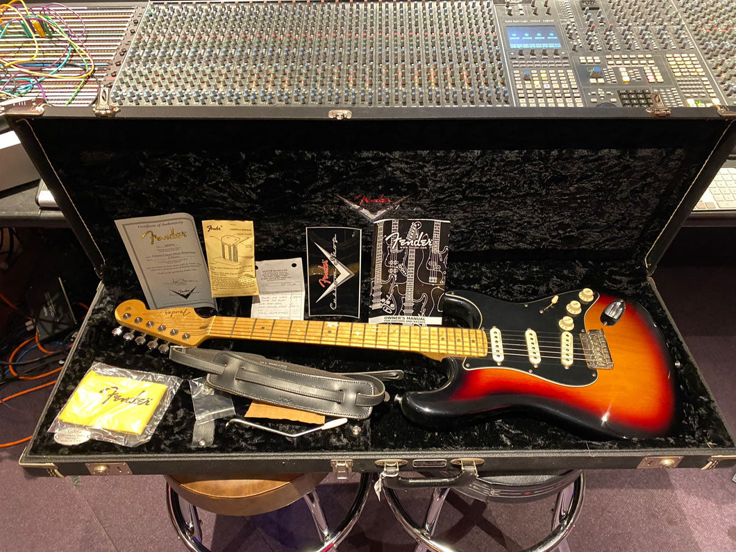2004 Fender Custom Shop Stratocaster Classic Player Sunburst Electric Guitar For Sale