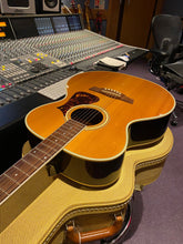 Load image into Gallery viewer, Fender Custom Shop Spring Hill Nashville USA Acoustic Guitar - Gibson SJ Style! For Sale
