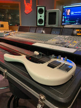 Load image into Gallery viewer, Peavey Forum 5 String USA American HH Bass Guitar Olympic White Rosewood Fretboard
