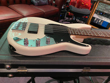 Load image into Gallery viewer, Peavey Forum 5 String USA American HH Bass Guitar Olympic White Rosewood Fretboard
