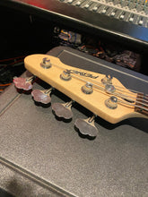 Load image into Gallery viewer, Peavey Forum 5 String USA American HH Bass Guitar Olympic White Rosewood Fretboard
