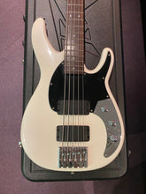Load image into Gallery viewer, Peavey Forum 5 String USA American HH Bass Guitar Olympic White Rosewood Fretboard

