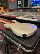 Load image into Gallery viewer, Peavey Forum 5 String USA American HH Bass Guitar Olympic White Rosewood Fretboard
