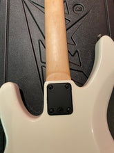 Load image into Gallery viewer, Peavey Forum 5 String USA American HH Bass Guitar Olympic White Rosewood Fretboard
