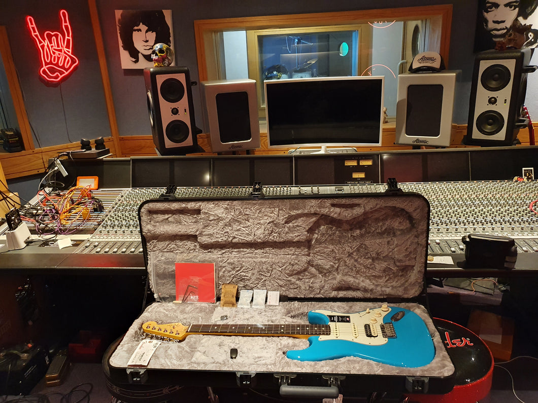 Fender American Professional II HSS Rosewood Stratocaster USA Strat Miami Blue in Flight Case