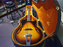 Load image into Gallery viewer, RARE 1967 Gibson L4 Florentine L4C L4-C L-4C Vintage Archtop Sunburst Kalamazoo USA Guitar
