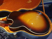 Load image into Gallery viewer, RARE 1967 Gibson L4 Florentine L4C L4-C L-4C Vintage Archtop Sunburst Kalamazoo USA Guitar
