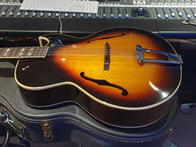 Load image into Gallery viewer, RARE 1967 Gibson L4 Florentine L4C L4-C L-4C Vintage Archtop Sunburst Kalamazoo USA Guitar
