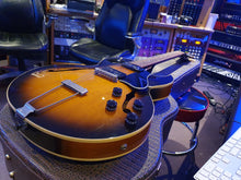 Load image into Gallery viewer, RARE 1992 Gibson ES-135 Reissue Vintage Sunburst Florentine P-100 stacked P-90 humbuckers
