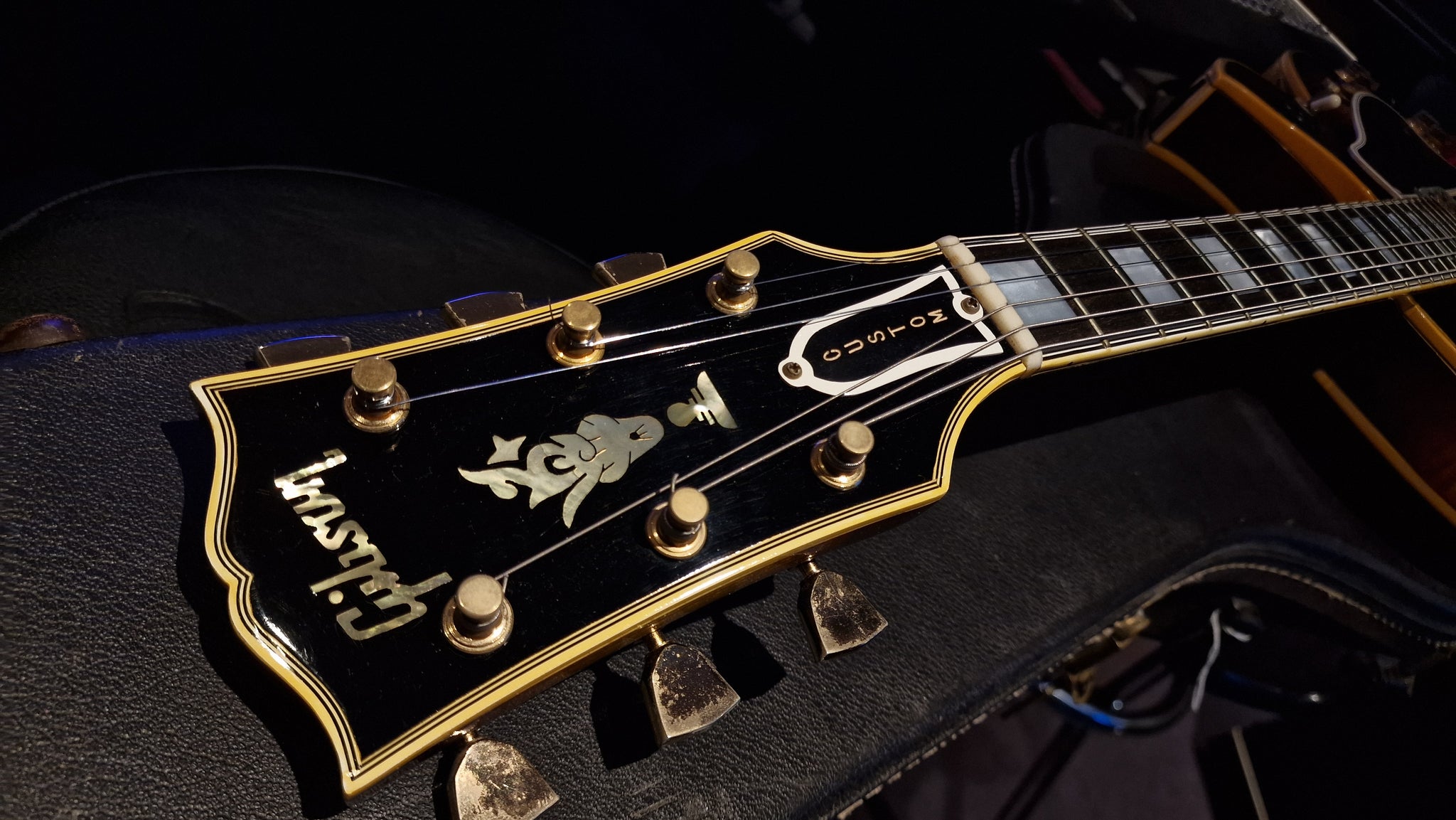 Used gibson custom shop byrdland florentine on sale electric guitar