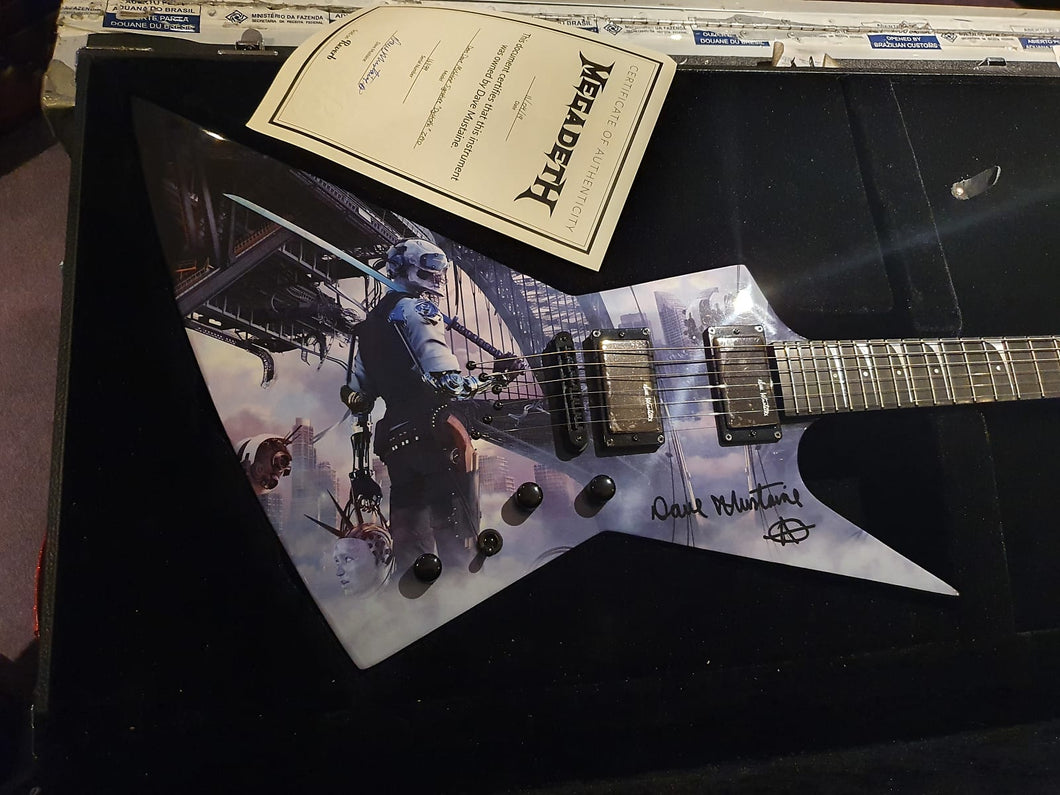 Dave Mustaine's personal owned Dean USA Custom Shop Dystopia Zero Explorer Signed by him! Tour Case!